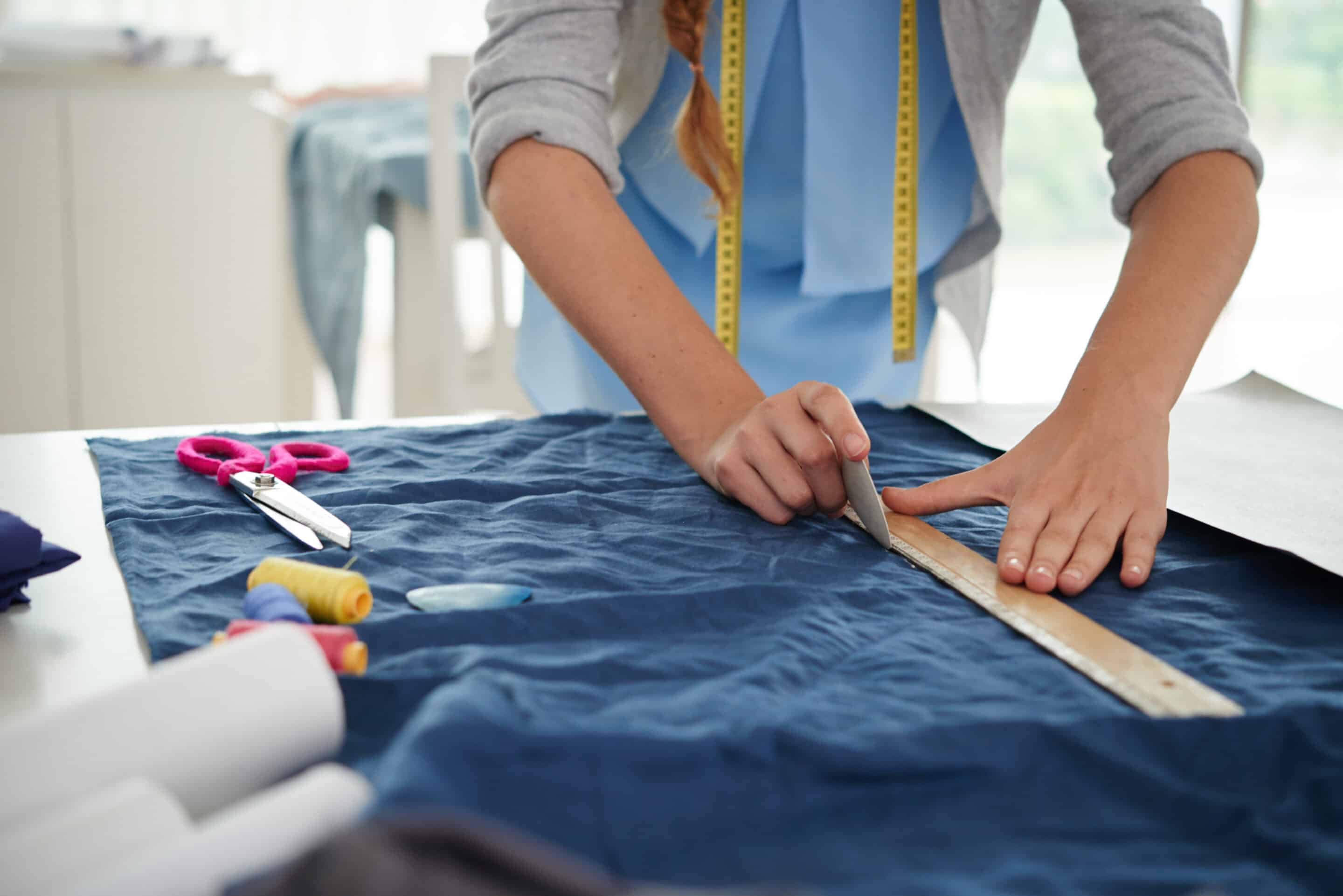 Drawing on fabric restauration-et-reparation-tapis-clinique-du-tapis